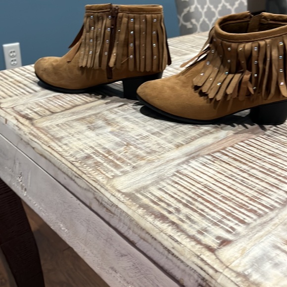 Kids brown heel boots - Picture 3 of 5